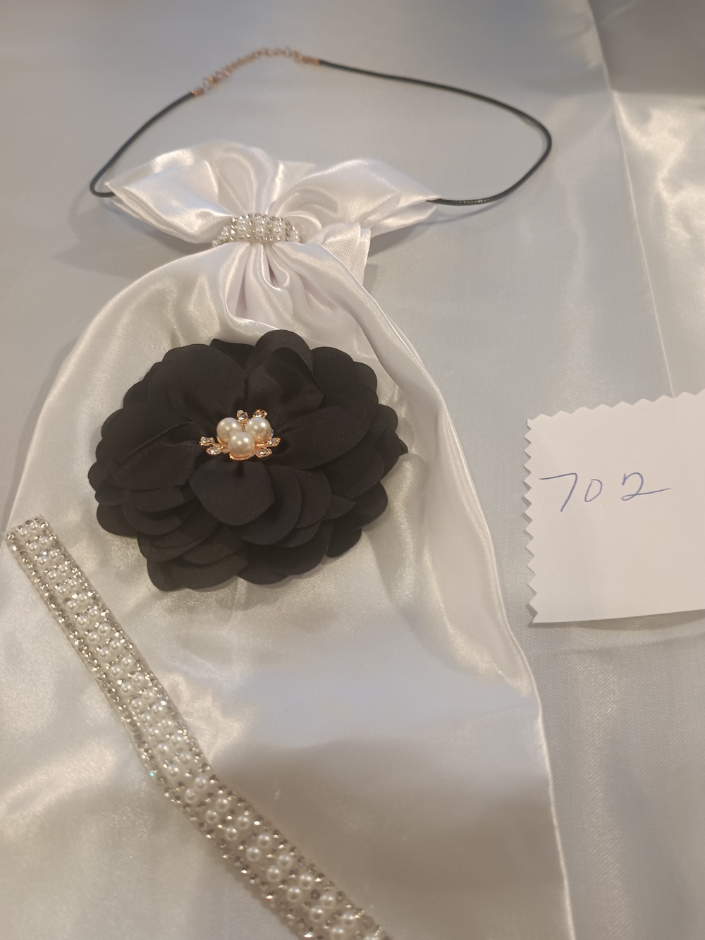 Elegant Black Floral JunkTie Necklace Set with Pearl Accents - Picture 8 of 8